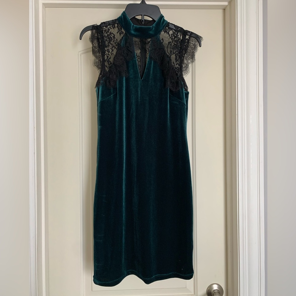 White House Black Market ladies lace top velvet mini dress hunter green size 00